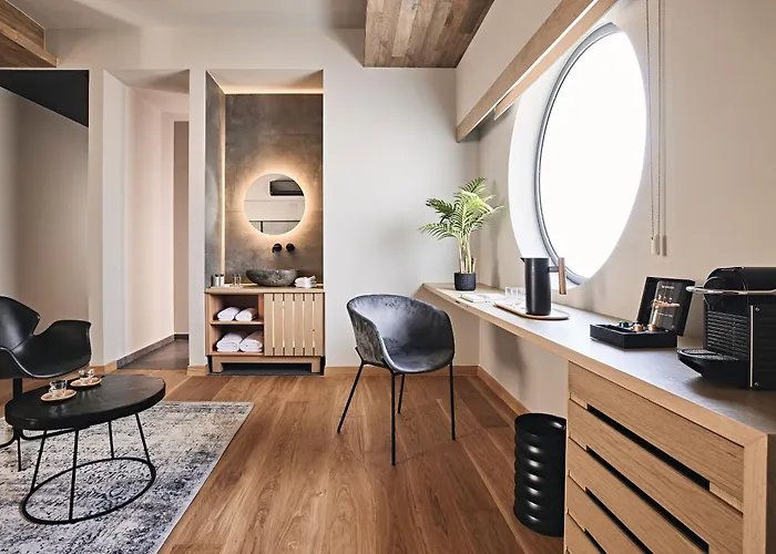 Cama Luxury Suites